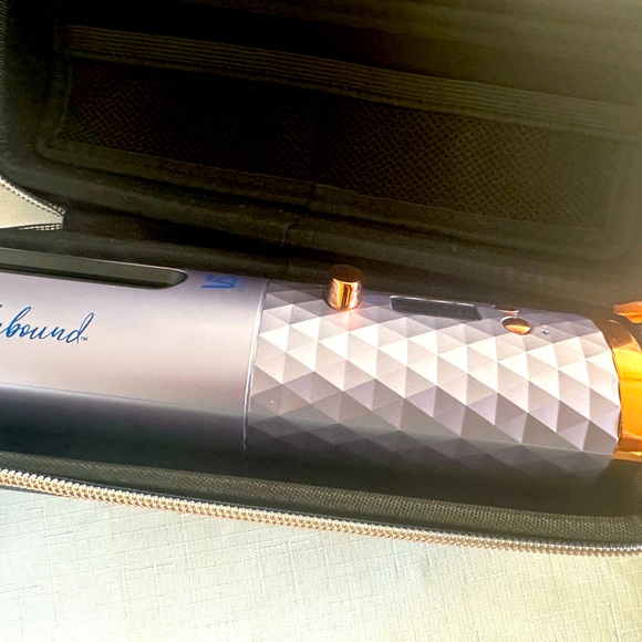 VS Sassoon Unbound Cordless Metallic Purple Hair Curler - Picture 3 of 4